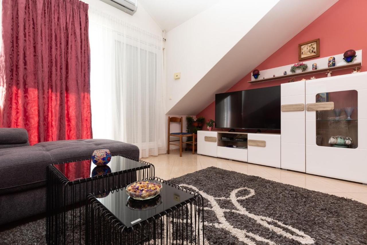 Apartman Monika Omiš Eksteriør bilde